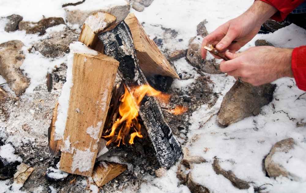 tändare eller eldstål på vintern